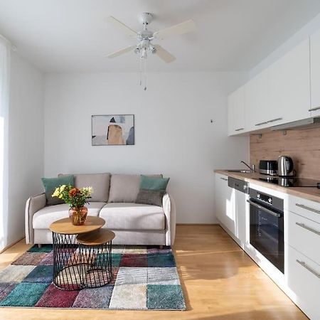 Hm • Sleek 1Br Home With Balcony 维也纳 外观 照片