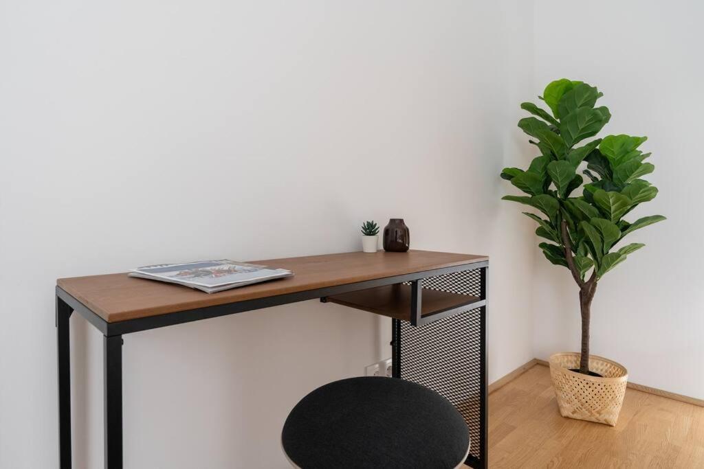 Hm • Sleek 1Br Home With Balcony 维也纳 外观 照片