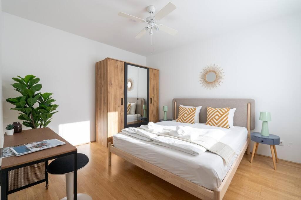 Hm • Sleek 1Br Home With Balcony 维也纳 外观 照片