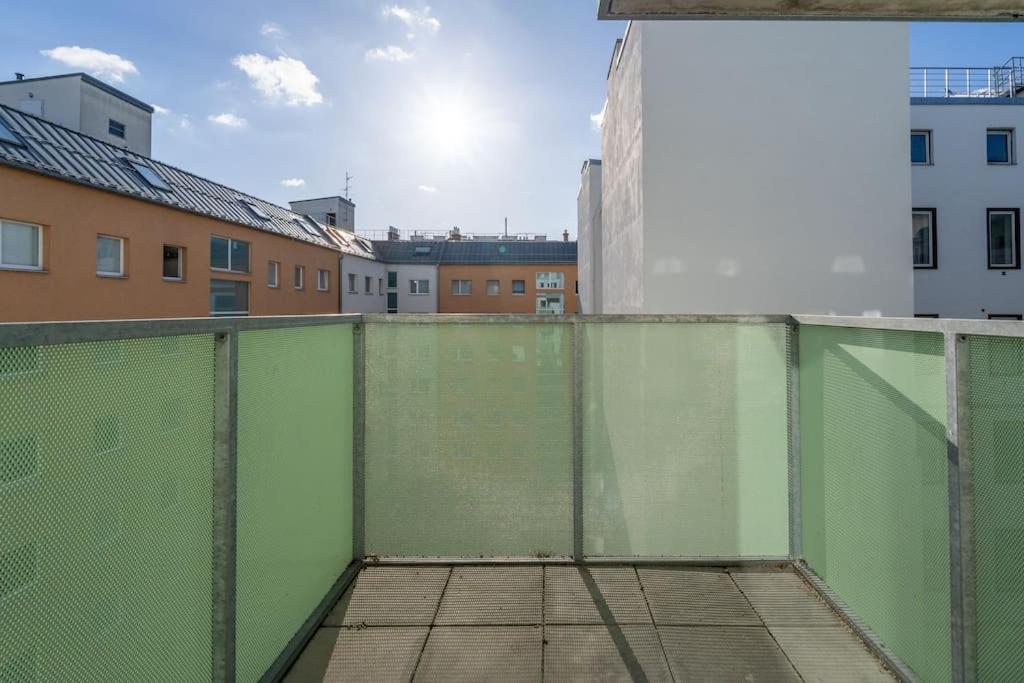 Hm • Sleek 1Br Home With Balcony 维也纳 外观 照片